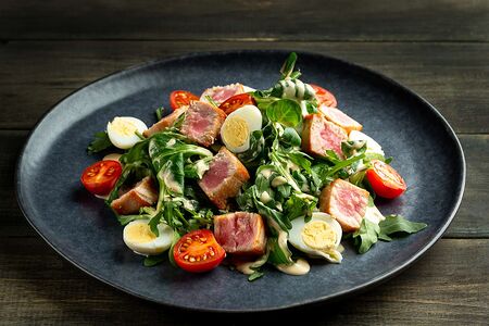 Салат с тунцом гриль