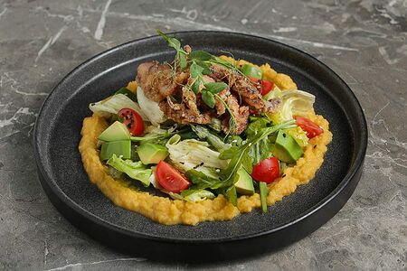 Салат с тыквой и осьминогом