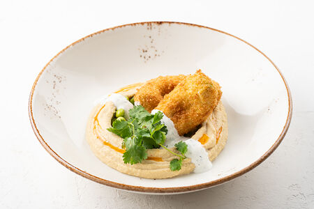 Хумус с дзадзики и жареным авокадо