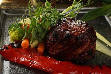 Стейк Шатобриан с перцем рамиро