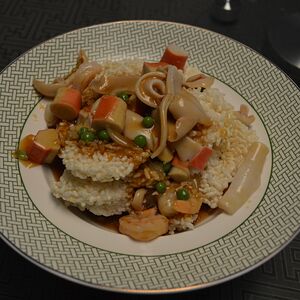 Ассорти из морепродуктов с воздушным рисом