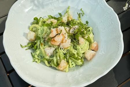 Паста с песто и креветками