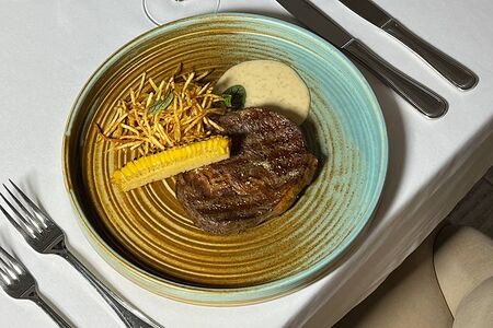 Стейк Рибай с ореховым соусом