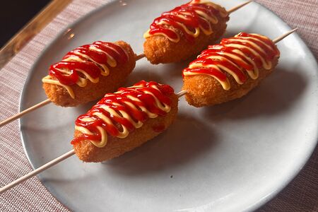 Мини-сосиски в панировке с соусом