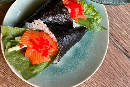 Ролл Темаки с лососем