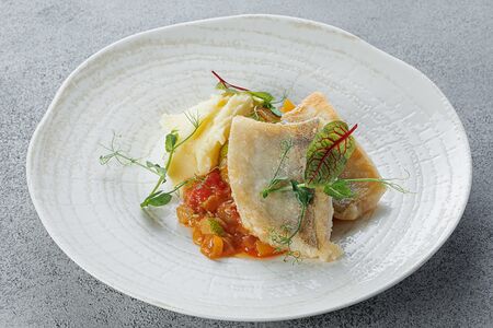 Судак с пюре и рататуем