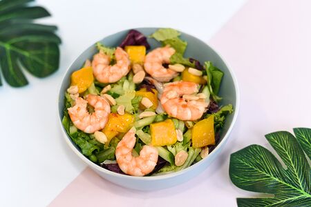 Fitness боул с киноа и креветками 