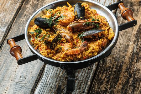 Донья паэлья с морепродуктами 