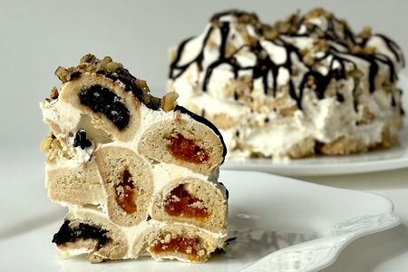 Торт Лабиринт с курагой и черносливом