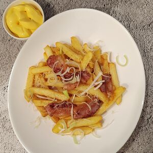 Картофель фри с беконом 