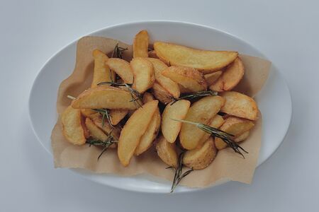 Картофель запеченный с розмарином