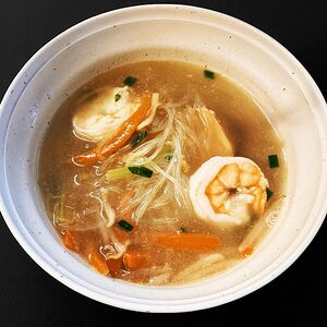 Суп с фунчозой и креветками