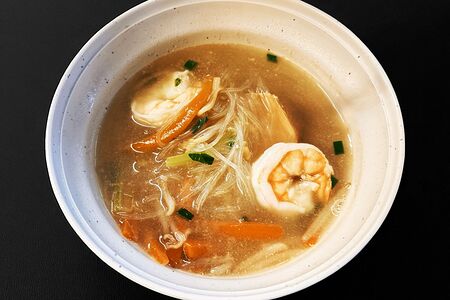 Суп с фунчозой и креветками