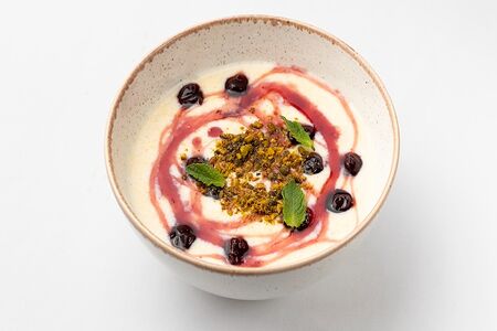 Кукурузная каша с вишней