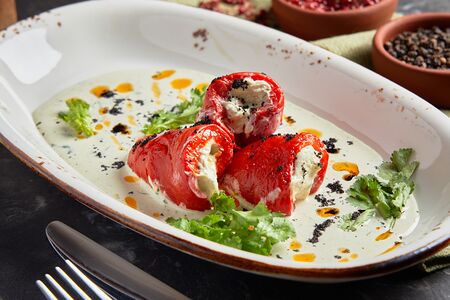 Печеные перцы с творожным сыром