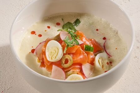 Окрошка с лососем и сельдереем