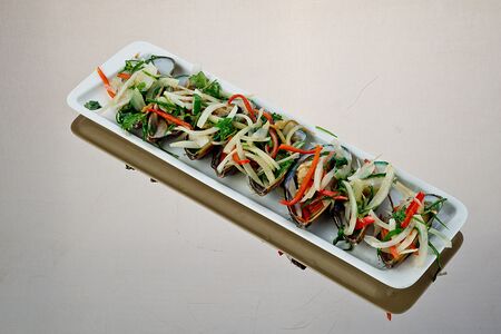 Мидии с устричным соусом 