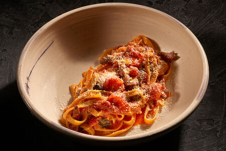 Тальятелле с копченой говядиной и пекорино