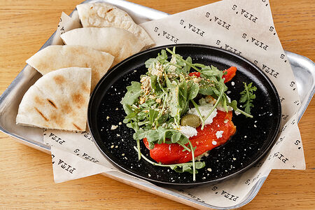 Печеные перцы с хумусом