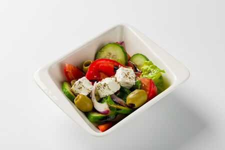 Фета со свежими овощами и оливками (Греко салат)