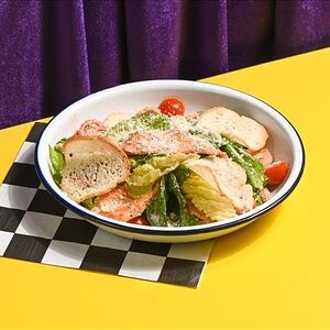 Салат Цезарь с курицей