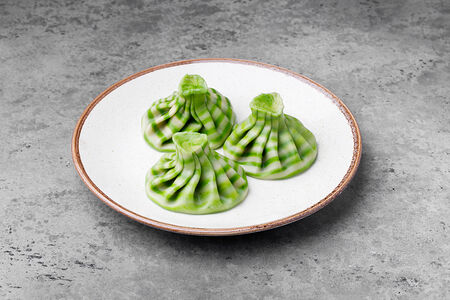 Хинкали с телятиной и свининой шпинатные