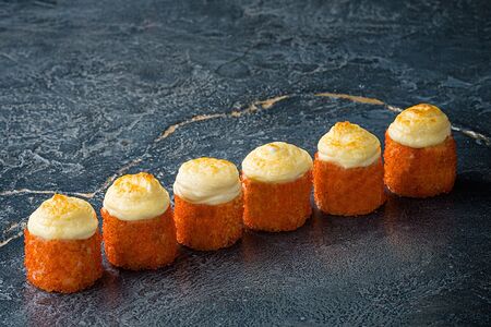 Ролл запеченый с масляной рыбой