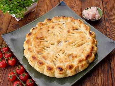 Осетинские пироги с курицей и помидорами 