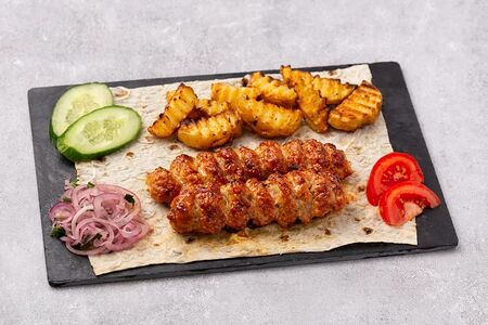 Люля-кебаб из телятины с картофелем на мангале 