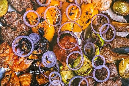 Ассорти из шашлыков с овощами