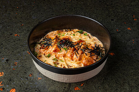 Лапша кимчи с лососем