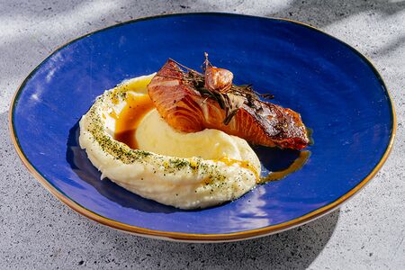 Подкопченный палтус с картофельным пюре