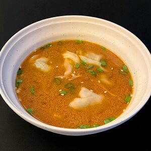 Суп с вонтонами из лосося