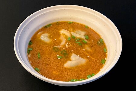 Суп с вонтонами из лосося