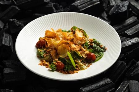 Фирменный салат с брикетом 