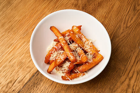 Батат фри с пармезаном и трюфельным айоли