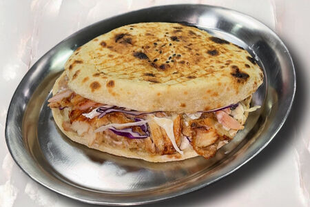 Шаурма из курицы в булочке