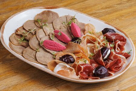 Мясная тарелка