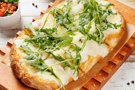 Пять сыров (со сливочным соусом и добавлением пяти видов сыра: горгонзола, пармезан, моцарелла, таледжио и пекорино)