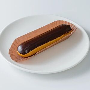 Эклер шоколадный