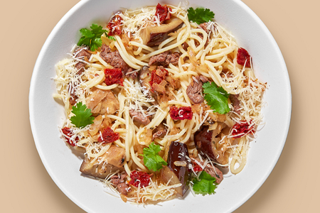 Спагетти с говядиной