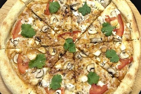 Пицца Том ям с курицей и грибами