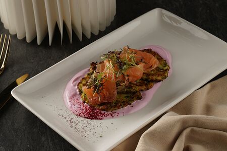 Драники из цукини с лососем