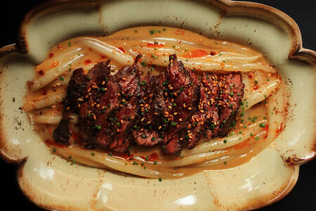 Шортнудлс, стейк бавет, спайси-бермонте