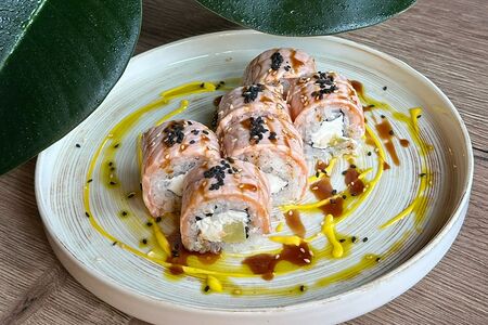 Ролл Филадельфия опаленная с персиком