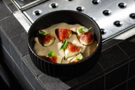 Сметанник, сезонная ягода