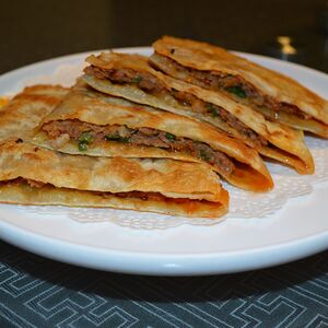Слоеные лепешки со свининой