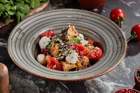 Салат с хрустящими баклажанами