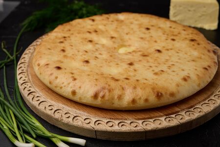 Осетинский пирог с зеленым луком и сыром