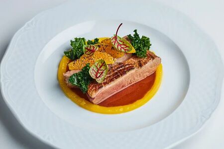 Утиная грудка с соусом из апельсина 